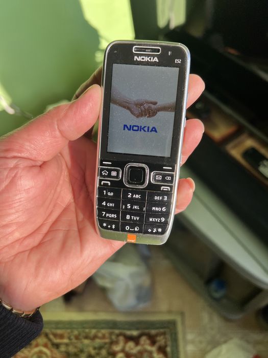 Nokia e72 с зарядно