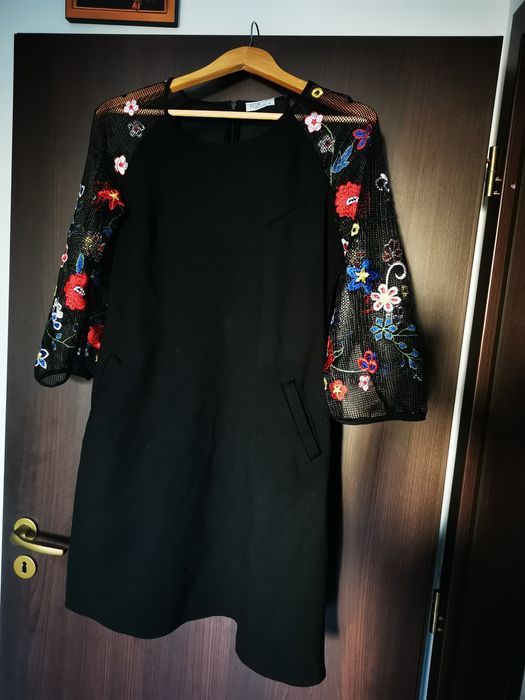 Rochie cu mâneci superbe