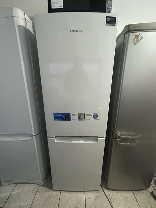 Холодильник Samsung