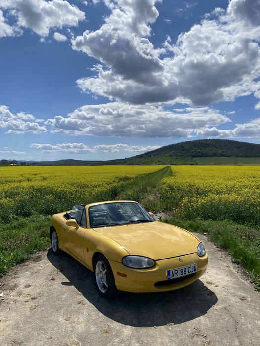 Mazda mx5 nb galbena