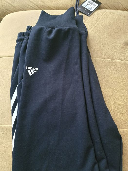 Adidas нов анцунг