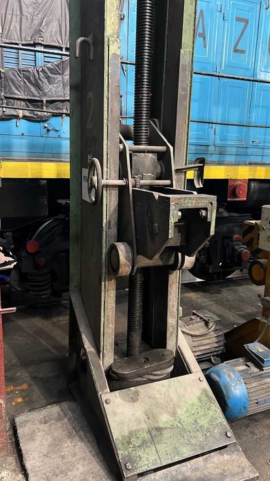 Установка домкратная УДС-160МА