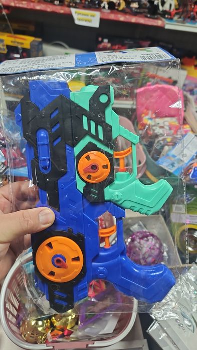 Водные пистолеты