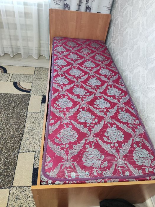 Кровать односпальная с матрасом