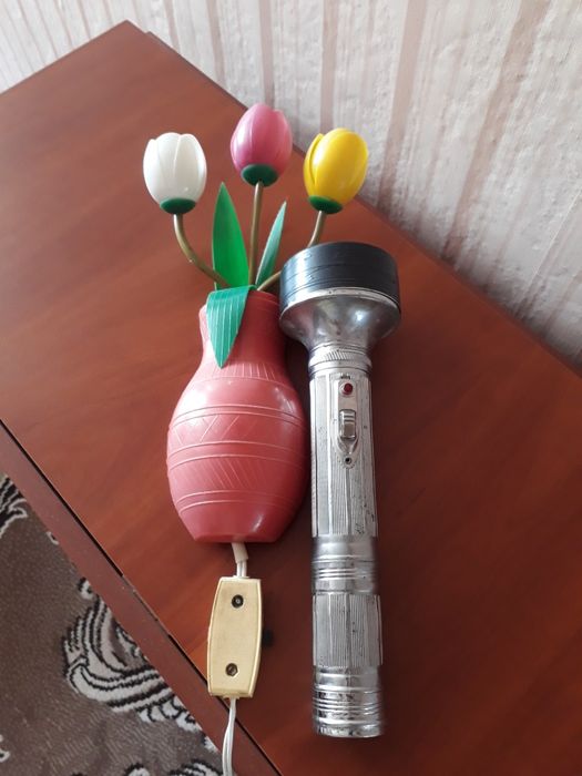 Светильник-ночник и фонарь.