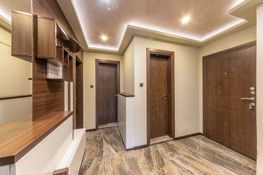 Дава се под наем Тристаен апартамент в Варна, Бриз - 130 кв.м за 897.6 € - Снимка #8