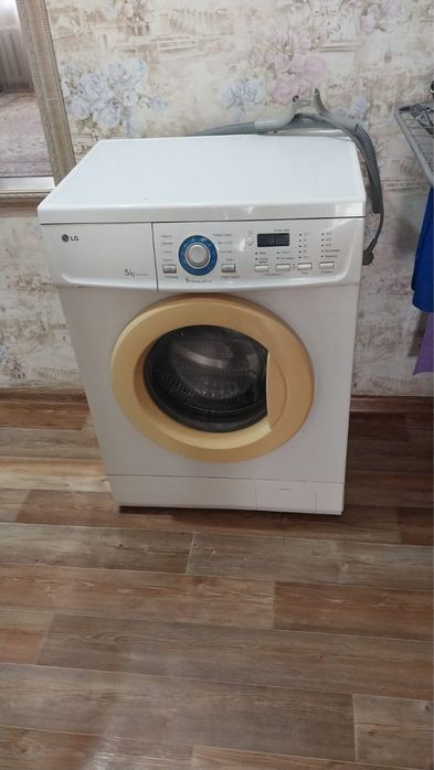 Продам стирпльную машину LG