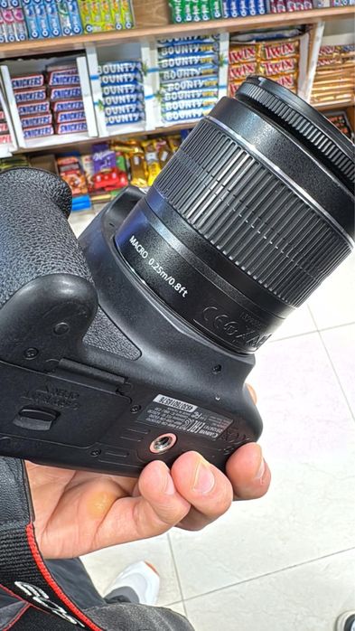 Фотоаппарат Canon EOS 2000