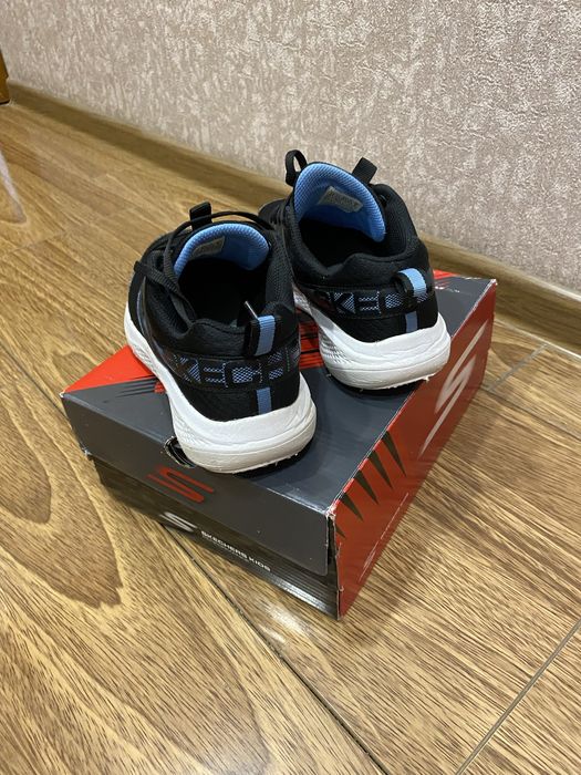 Кроссовки  Skechers размер 35,5