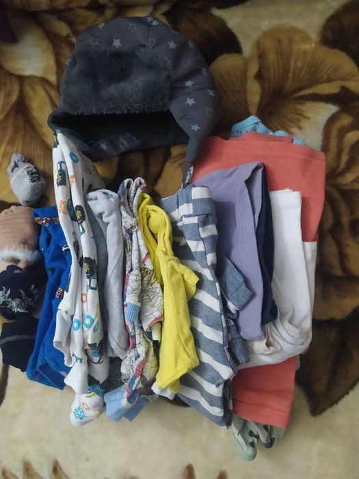 Отдам детские вещи (брючки,маечки)