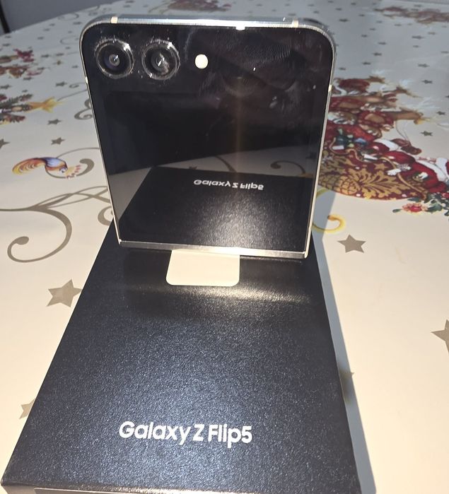 Samsung Galaxy Z Flip 5 256gb В ОТЛИЧНО СЪСТОЯНИЕ