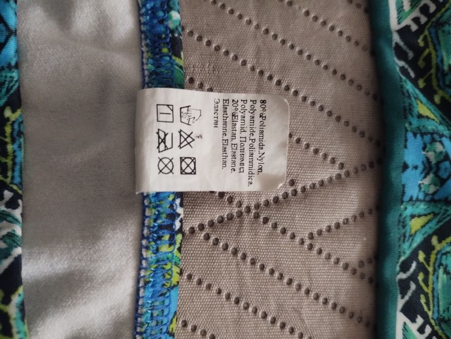 Vând costum baie XL