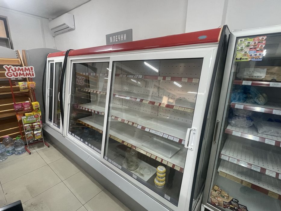 Крайстенна хладилна витрина
