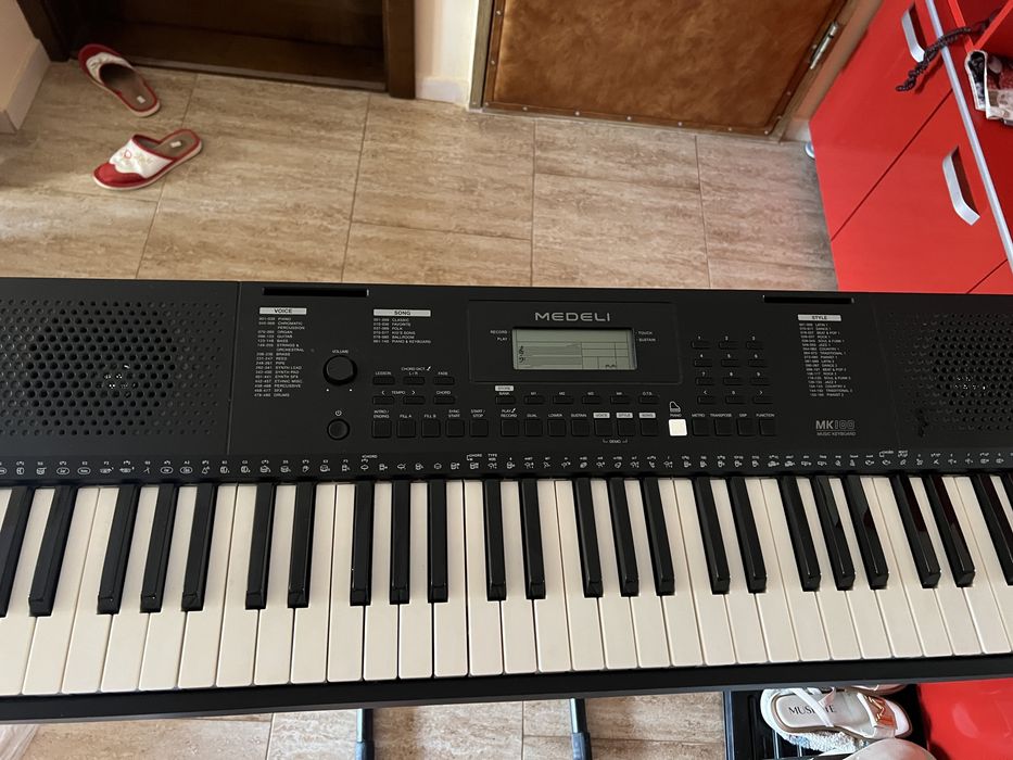 PACHET COMPLET: Orgă Electronică Medeli MK100 (Ca Nouă, la Cutie) + Stativ + Pedală Sustain