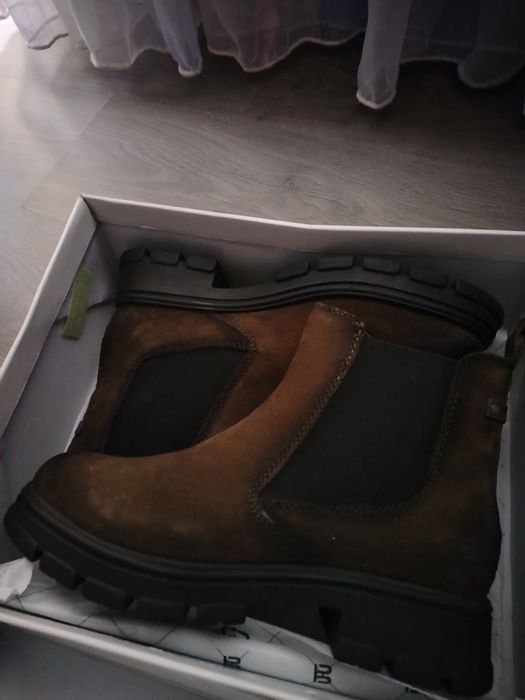 Чисто нови боти маслено зелено 40номер