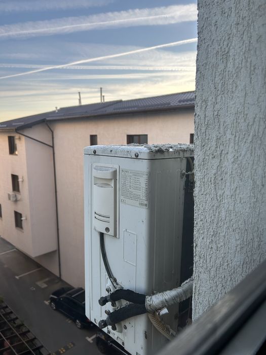 Aer condiționat Gree 9000 BTU / 2,5 kW – cu defect, pentru reparat