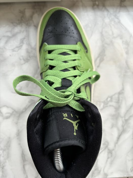 Jordan 1 Mid “Altitude Green”