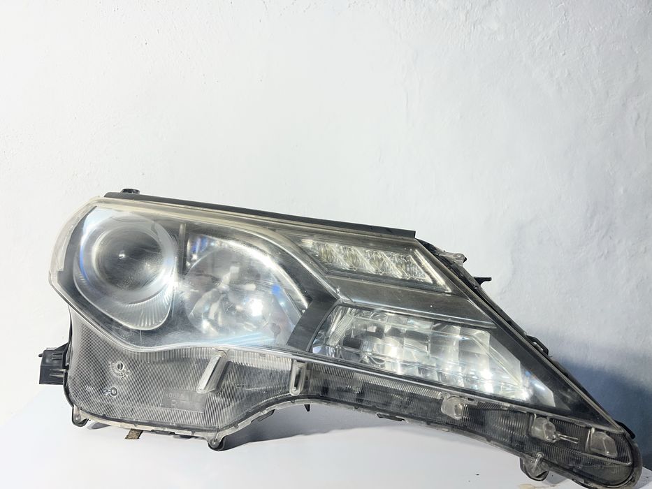 десен фар Тойота Рав 4  2014 година