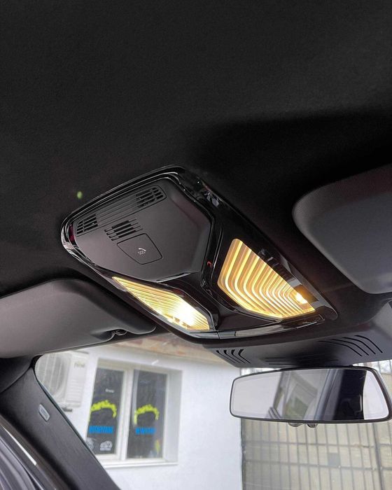 Retapitare Reconditionare plafon stalpi si fete usi alcantara textil