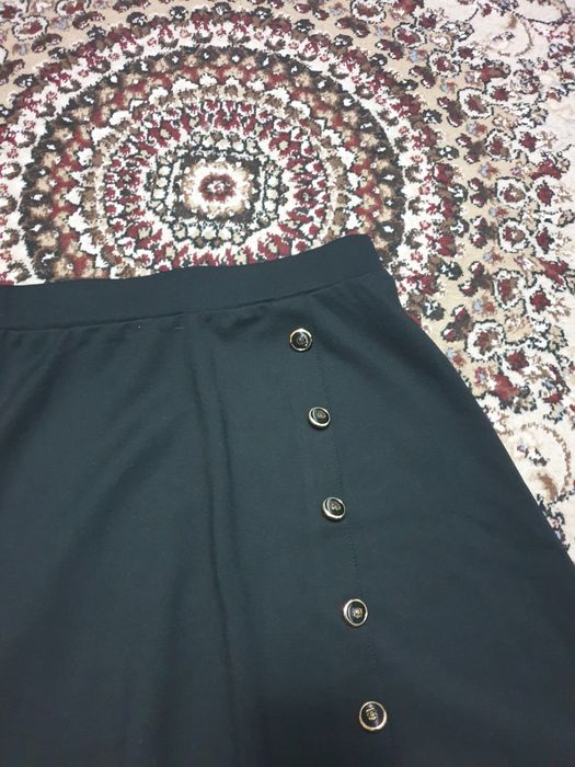Юбка женская чёрная с пугавицами
