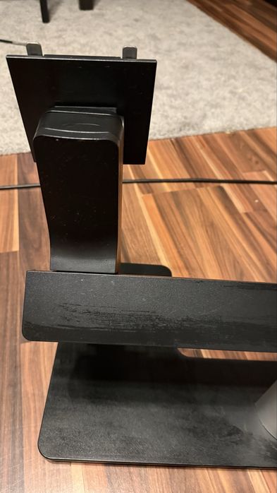 Suport Dell pentru 2 monitoare pana la 24 de inch.