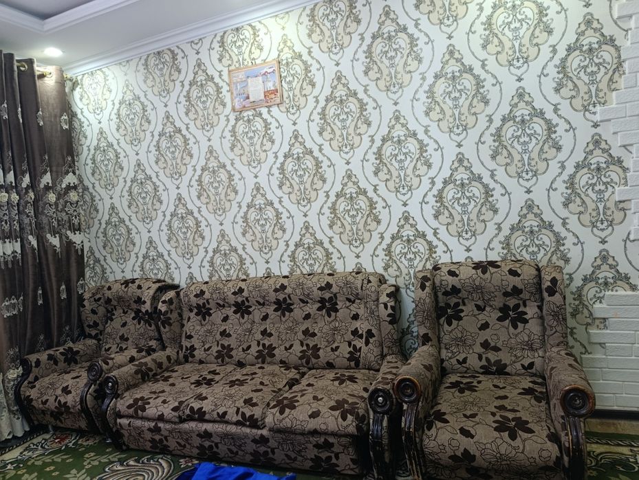 Продается диван не новый