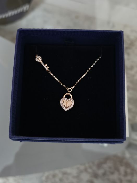 Lantisor Swarovski rose gold inimioara lacat