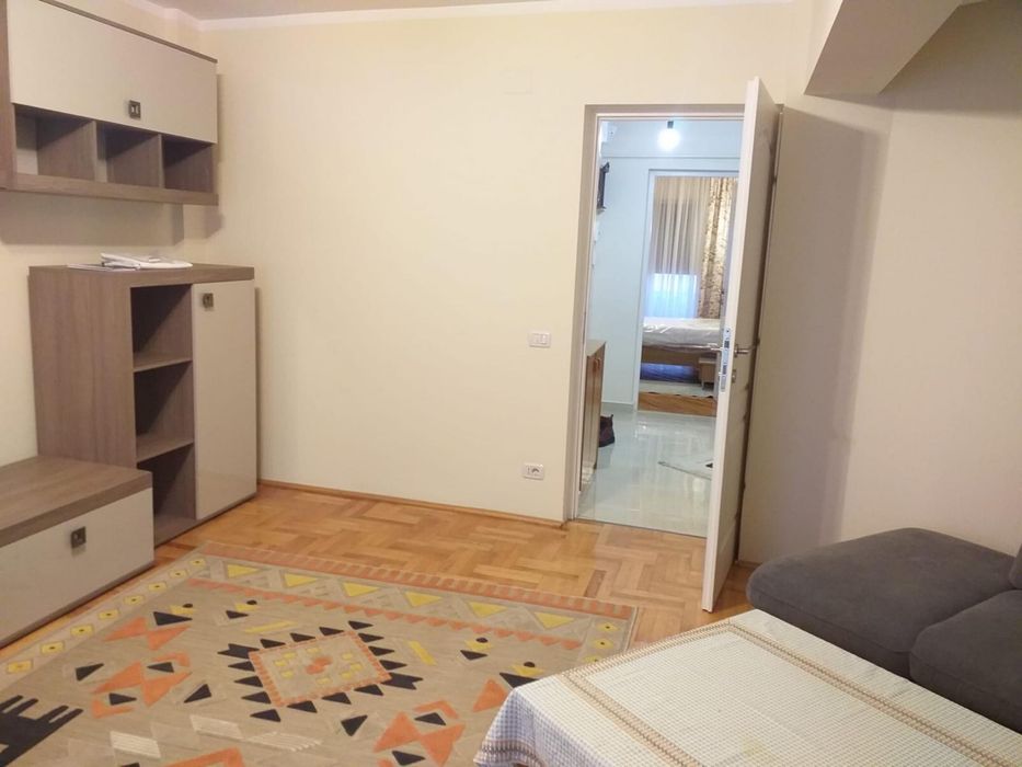 Închiriez apartament 3 camere decomandat și mobilat George Enescu-Suceava