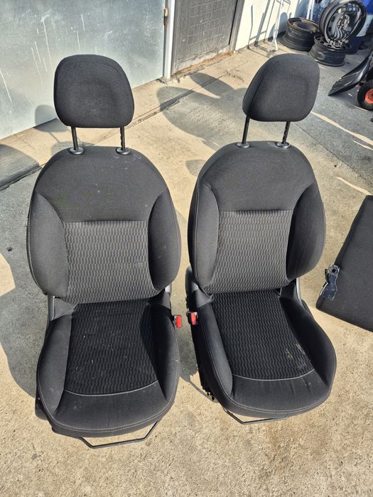 Салон Peugeot 208 седалки комплект