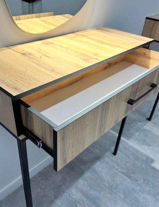 Стол для визажиста или парикмахера 3 шт