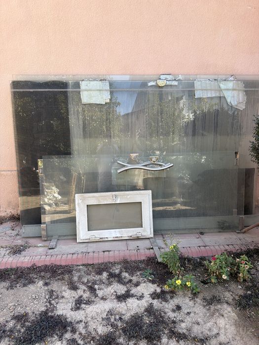 Продается магазинное стекло