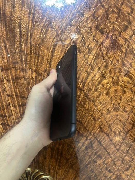 Продам IPhone 11 64gb идеал