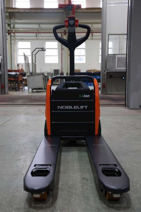 Электрический транспортировщик паллет (электророхля) Noblelift PTE15