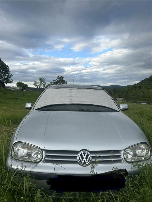Vând Golf 4 motor 1.4 preț bun 3500 de lei