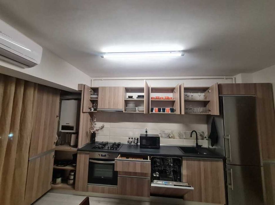 Дава се под наем Двустаен апартамент в Пловдив, Център - 87 кв.м за 270.3 € - Снимка #1