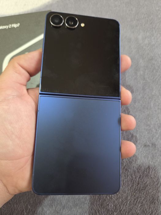 Samsung Zflip 7 nou