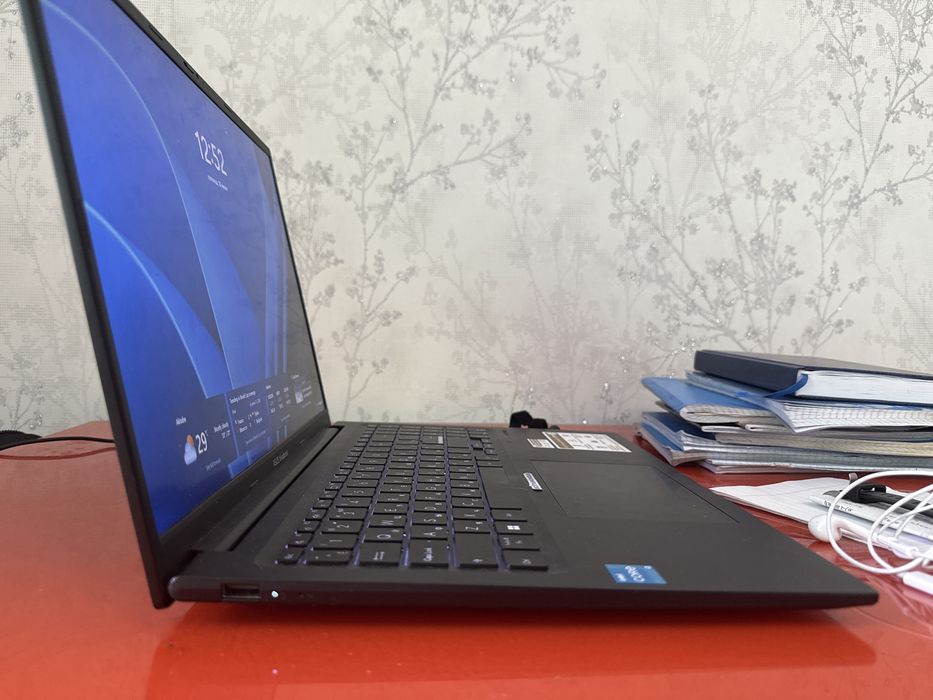Asus vivobook 16