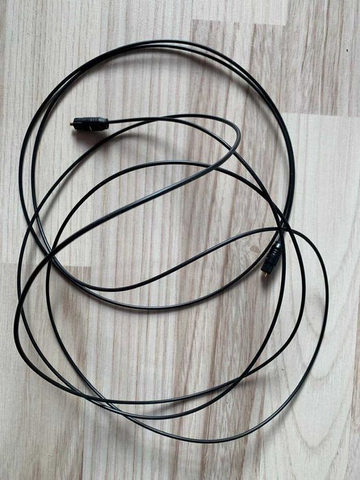 Cablu audio optic