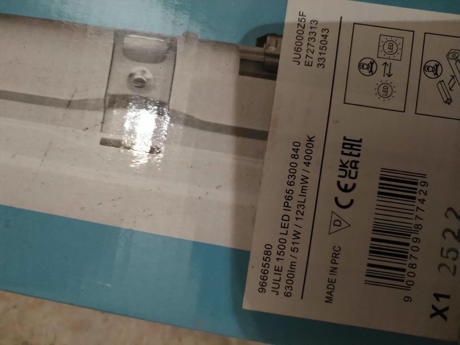 2 becuri lungi led si halogen