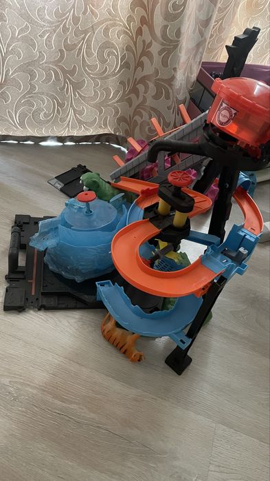 Hotweels продам . В отличном состояний