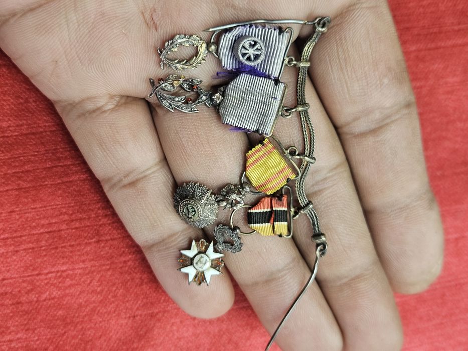 Сребърни френски мадали.