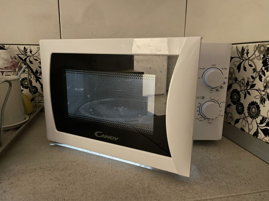 Vand cuptor cu microunde