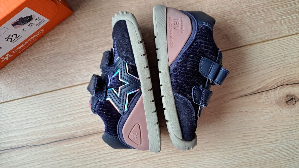 Adidasi Biomecanics nr. 22