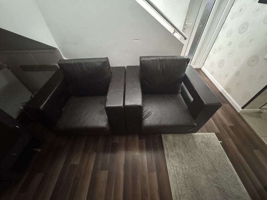 Canapea si fotolii din piele