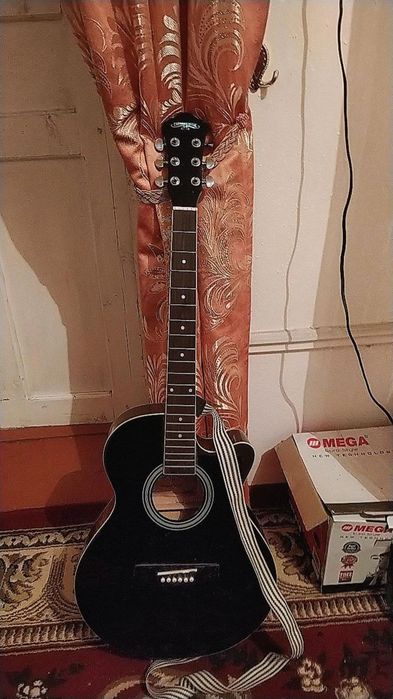 Gitara sotiladi 39 tali