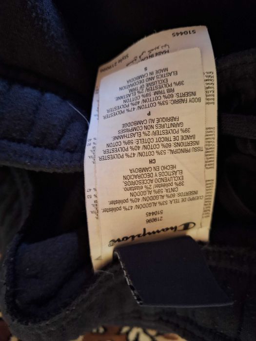 Vând trening original Champion nou