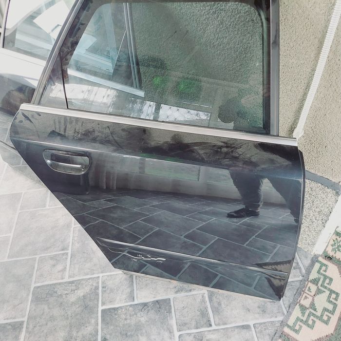 Оборудвани врати за ауди а4 б6 продава се на части