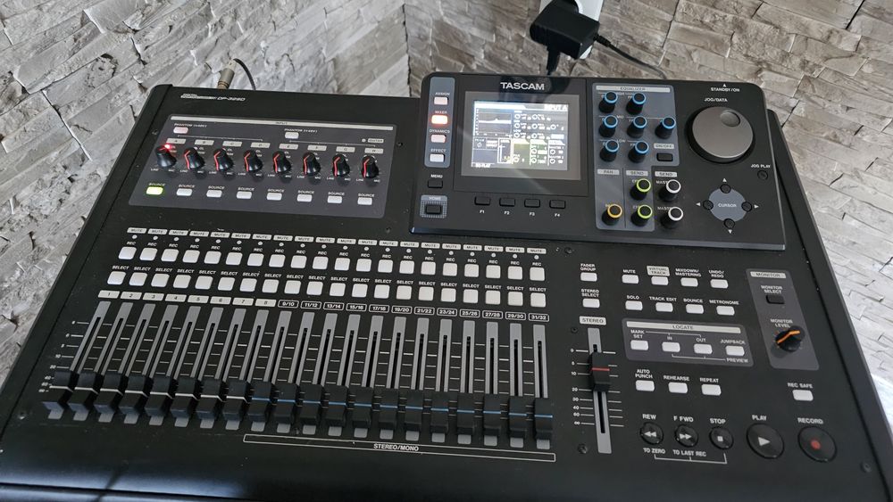 Mixer TASCAM  digital