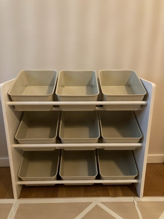 Рафт/органайзер за играчки с кутии от Икеа