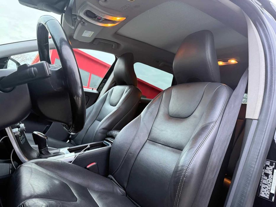 Volvo XC60 Бенз/ГАЗ* ПОДГРЕВ* 4х4* КАМЕРА* АВТОПИЛОТ  СПЕЩНО ПРОДАВА